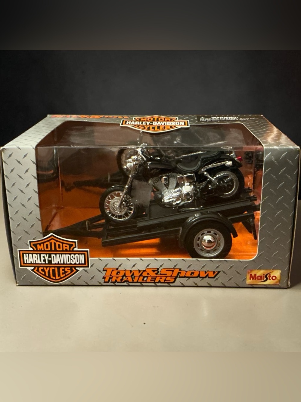 Harley-Davidson Black and Orange 1:18 Dye Cast Tow & Show Cycle & Trailer